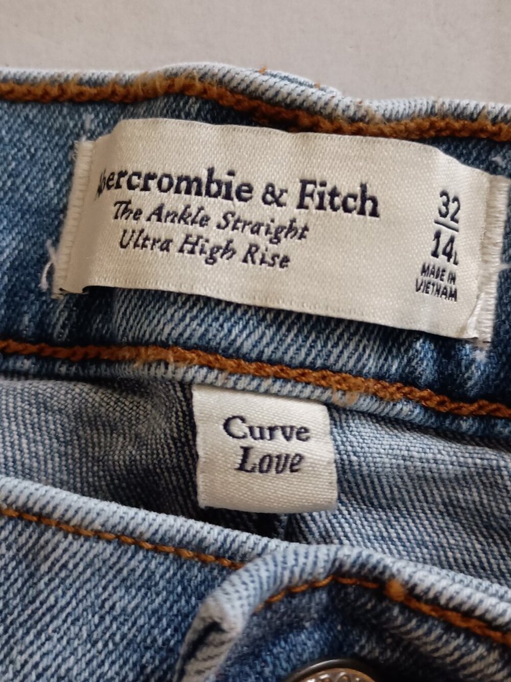 Abercrombie & Fitch Ankle Straight Jeans Ultra High Rise Light Wash Sz 14L (32W) - Picture 10 of 16